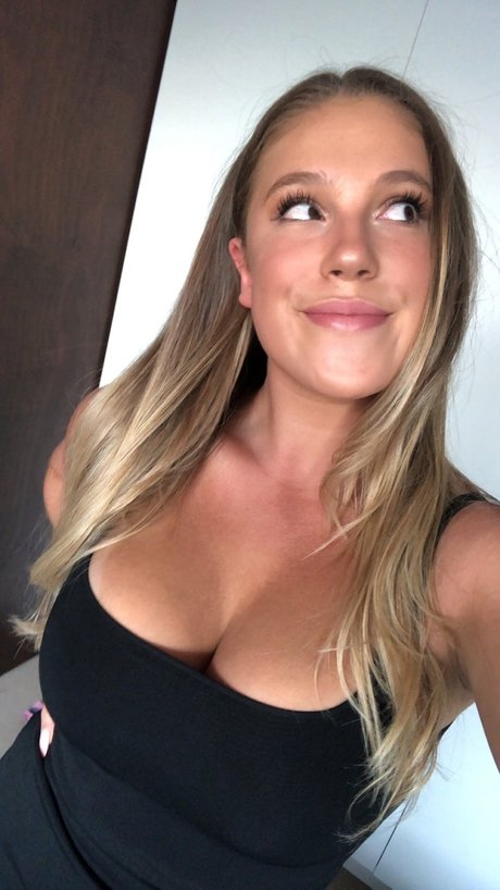 Naken läckt OnlyFans-bild av Coco