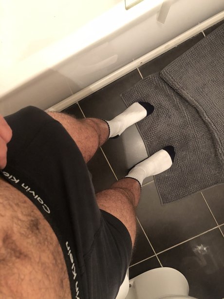 Naakte gelekte OnlyFans-foto van Rhung