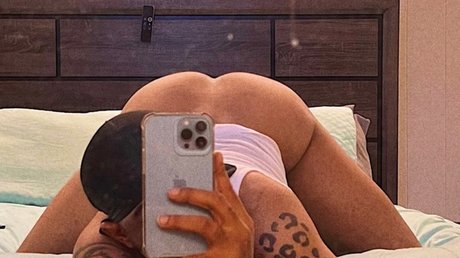 Naken läckt OnlyFans-bild av Thick