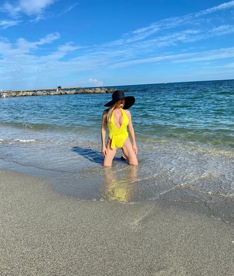 Naken läckt OnlyFans-bild av Queenrita 