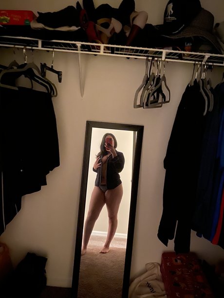 Alaston vuotanut OnlyFans-kuva Queen Noor