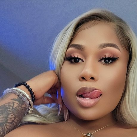 Naken läckt OnlyFans-bild av Dolly Inna Real Life