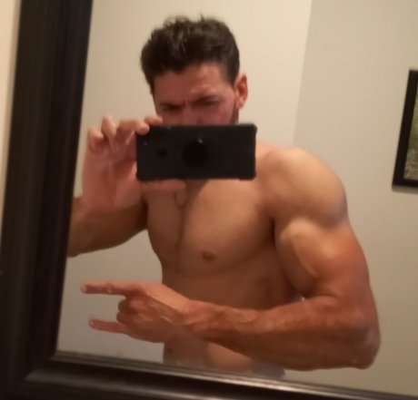 Naken läckt OnlyFans-bild av Derock With Me