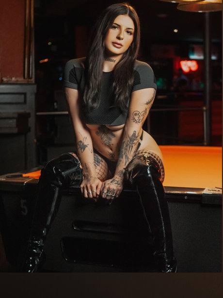 Naken läckt OnlyFans-bild av Divine Rose 