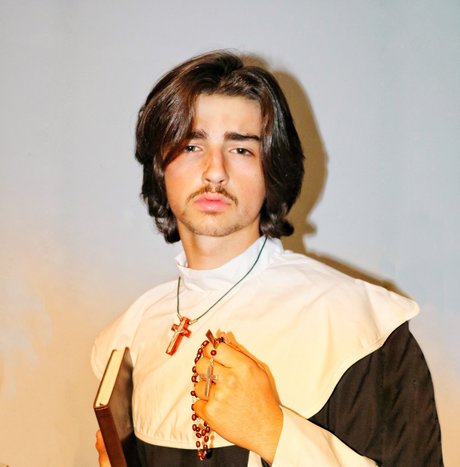 Naken läckt OnlyFans-bild av Father Gabriel