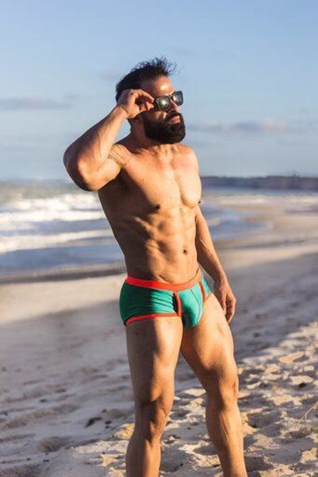 Naken läckt OnlyFans-bild av Renan Muscle Flex