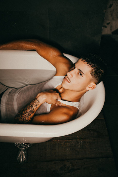 Naken läckt OnlyFans-bild av Renan Kalany