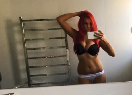Naken läckt OnlyFans-bild av Skye