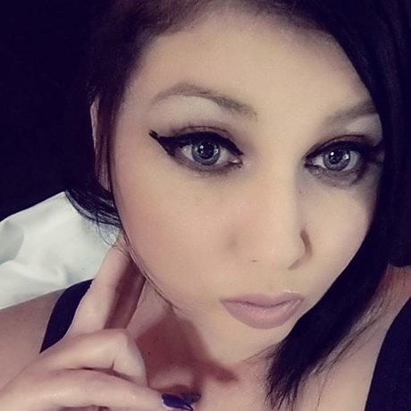Naken läckt OnlyFans-bild av Russian Roulette