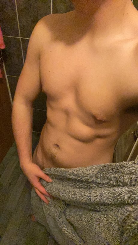 Alaston vuotanut OnlyFans-kuva Ross Warne