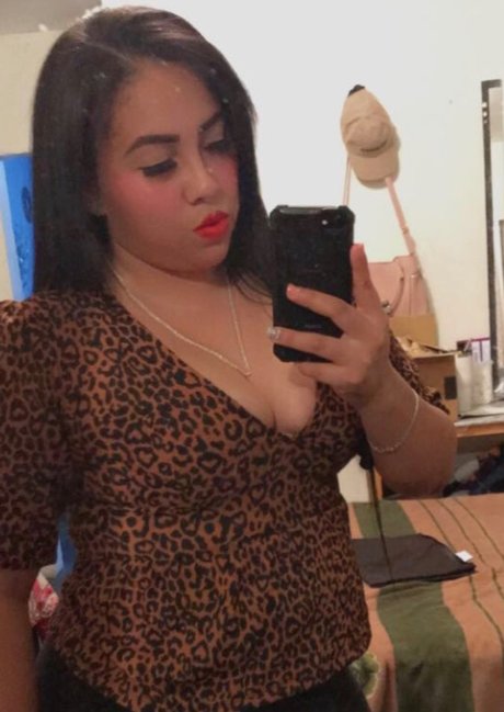 Naken läckt OnlyFans-bild av Samantha Lozano
