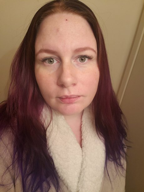 Naken läckt OnlyFans-bild av Safyrasky