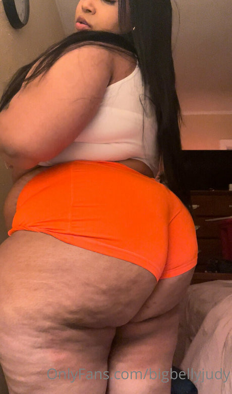 Naken läckt OnlyFans-bild av Bigbellyjudy