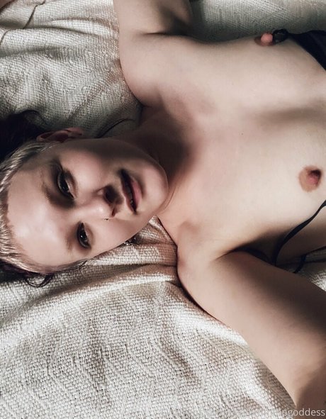 Photo nue de fuite OnlyFans de Eeemmmthegoddess