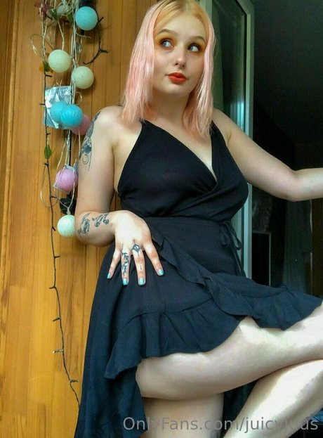 Naken läckt OnlyFans-bild av Juicyjuus