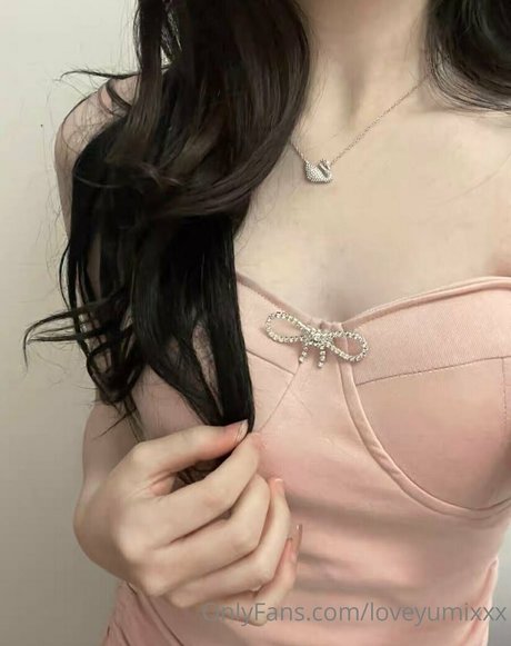 Alaston vuotanut OnlyFans-kuva Loveyumixxx