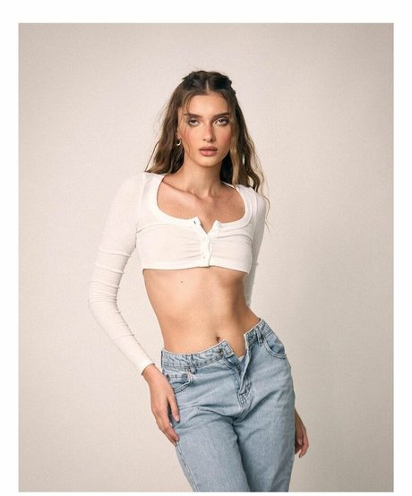 Naakte gelekte OnlyFans-foto van Eliane Rabo