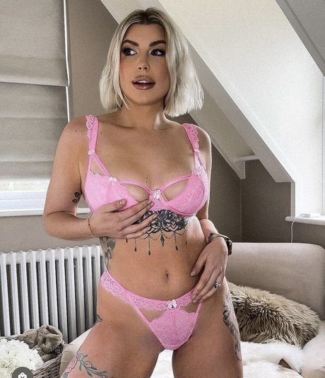Naken lekkede OnlyFans-bilde av Olivia Buckland
