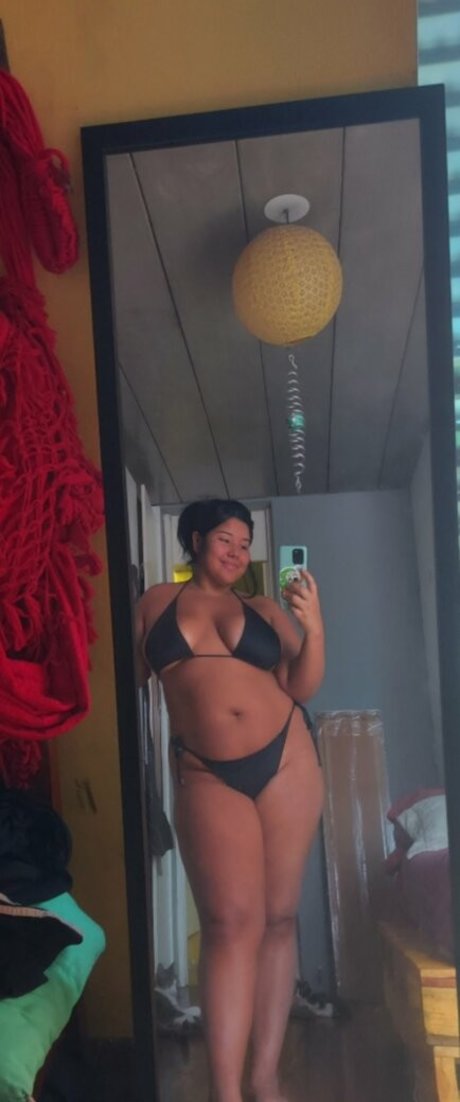 Alaston vuotanut OnlyFans-kuva Viivenuz