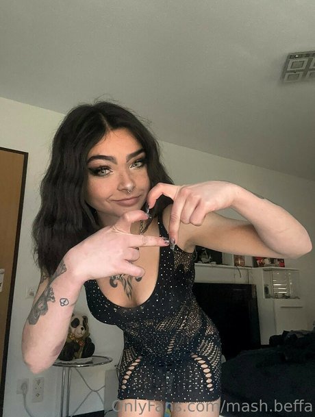 Alasti lekkinud OnlyFans-i pilt Littlemash
