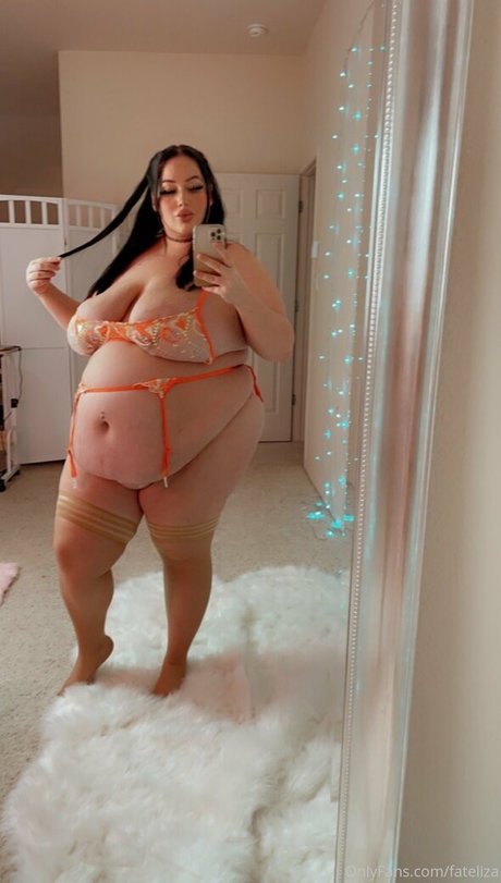 Naakte gelekte OnlyFans-foto van Fateliza