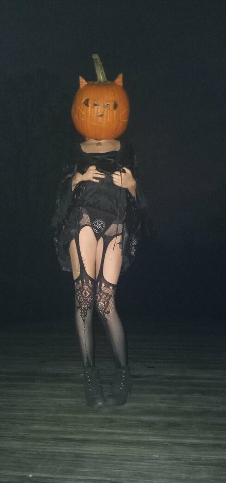 Nahá fotka uniklých OnlyFans od Modernmorticia