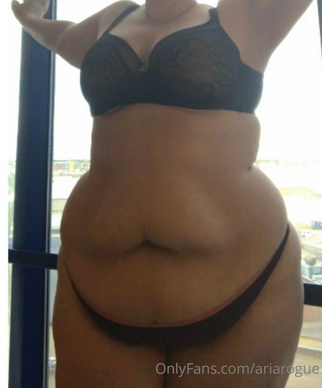 Naken läckt OnlyFans-bild av Ariarogue