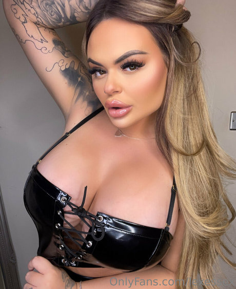 Nahá fotka uniklých OnlyFans od Lexessex