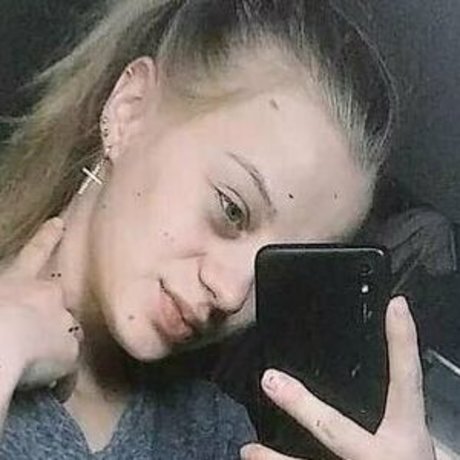Naken lekkede OnlyFans-bilde av Carolinemiss