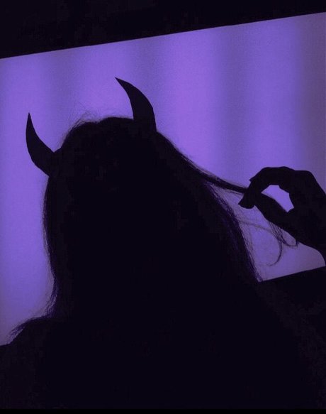 Naken läckt OnlyFans-bild av Satan