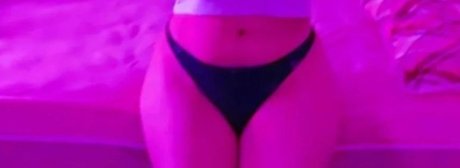 Naakte gelekte OnlyFans-foto van Saoriih San