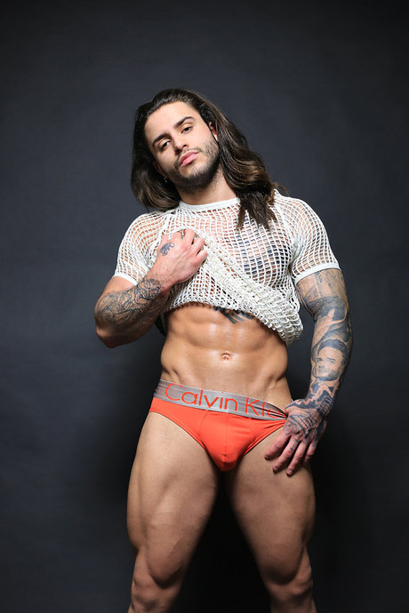 Alaston vuotanut OnlyFans-kuva Santiago