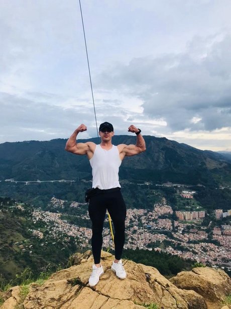 Foto nua vazada do OnlyFans de Santi Asthetic