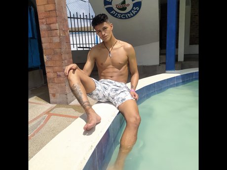 Naakte gelekte OnlyFans-foto van Ryan Marquez