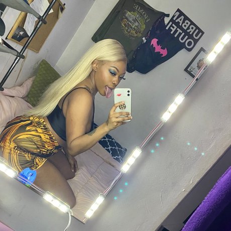 Обнаженная фотография утечки OnlyFans от Queen Sauce