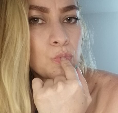 Naken läckt OnlyFans-bild av Karol