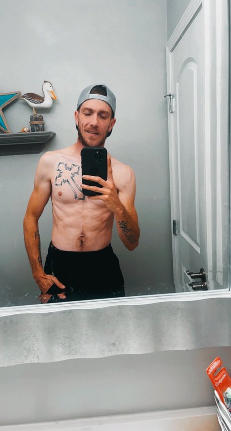 Naken läckt OnlyFans-bild av Brandon Bear
