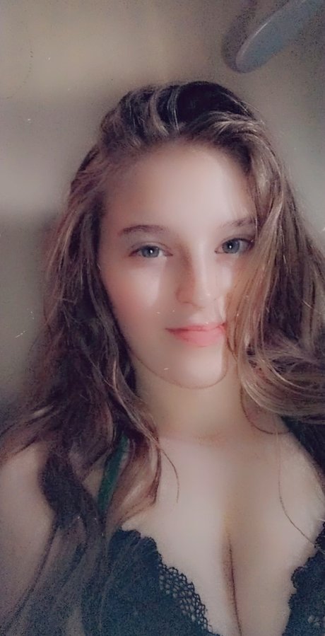 Alaston vuotanut OnlyFans-kuva Eva Flash