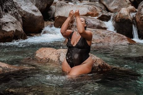 Naken läckt OnlyFans-bild av Megan Lauranne