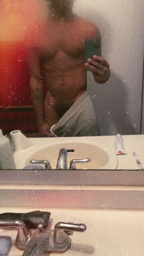 Naken läckt OnlyFans-bild av Suiteb0i