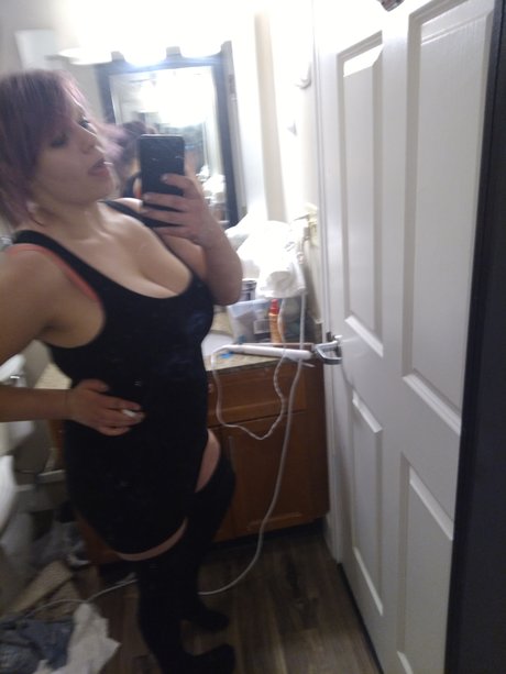 Naken läckt OnlyFans-bild av Taylor S Lee