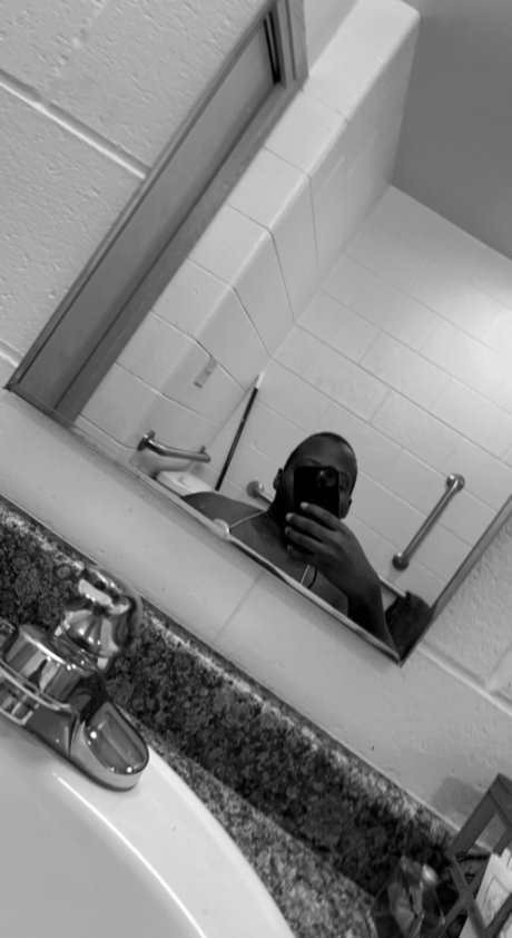 Alaston vuotanut OnlyFans-kuva Daddy Zacc Xxx