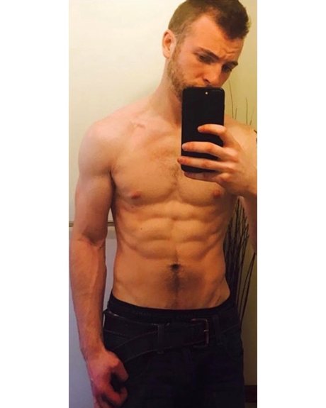 Naken läckt OnlyFans-bild av Zackthrowingback