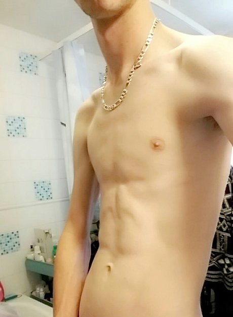 Alaston vuotanut OnlyFans-kuva Ashley Trimmer