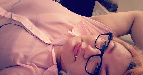 Naken läckt OnlyFans-bild av Twotriyin