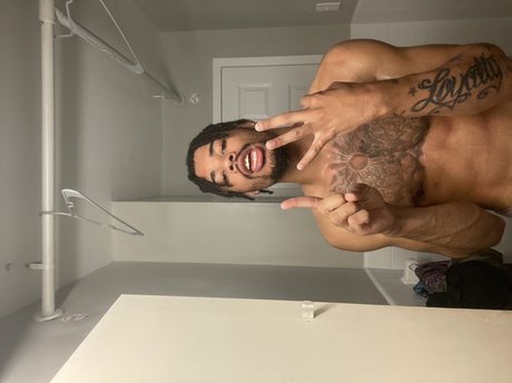 Naken lekkede OnlyFans-bilde av Freddyisland