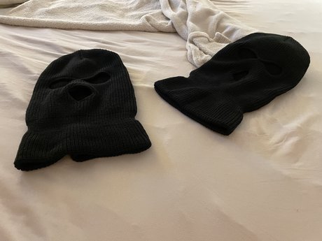 Обнаженная фотография утечки OnlyFans от Masked Gay Couple