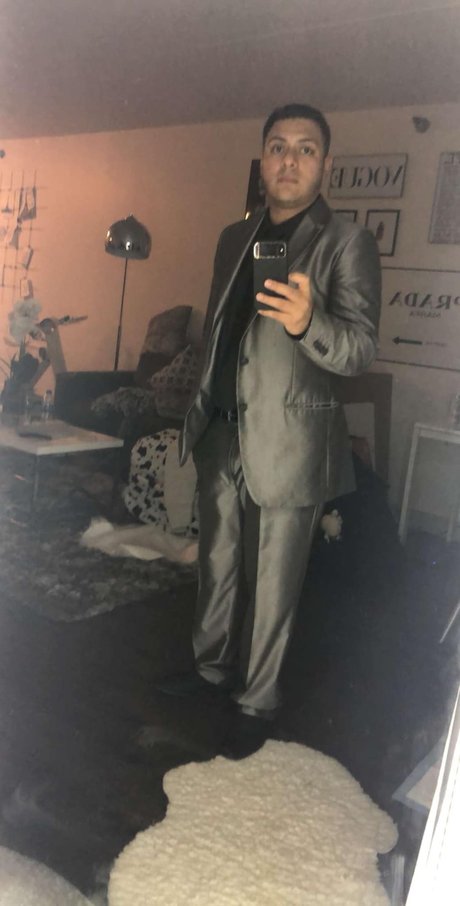 Naken läckt OnlyFans-bild av Dj Fito Adolfo Ninaquispe