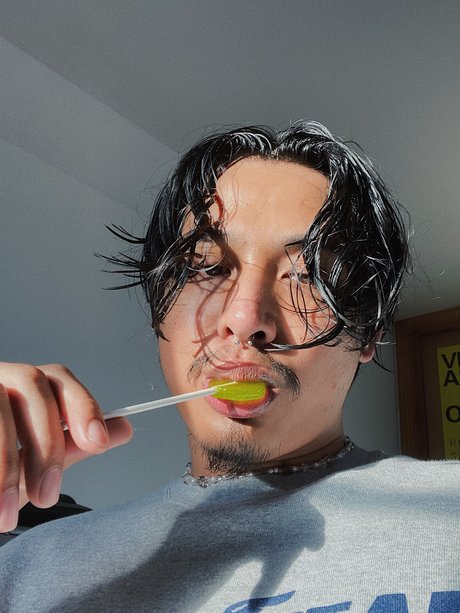 Naken läckt OnlyFans-bild av  
