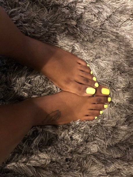 Sneakersolesandtoes
